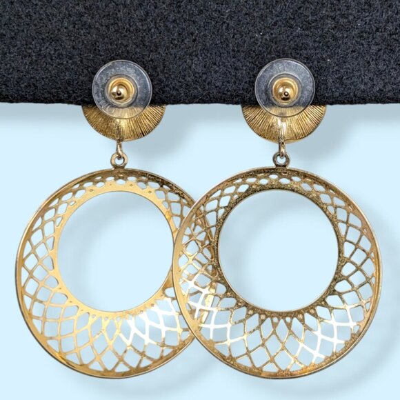 Vintage Monet Pearly Cut Out Earrings - Picture 4 of 7